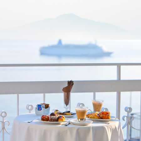 Boutique Hotel Regina Sorrento Exterior foto