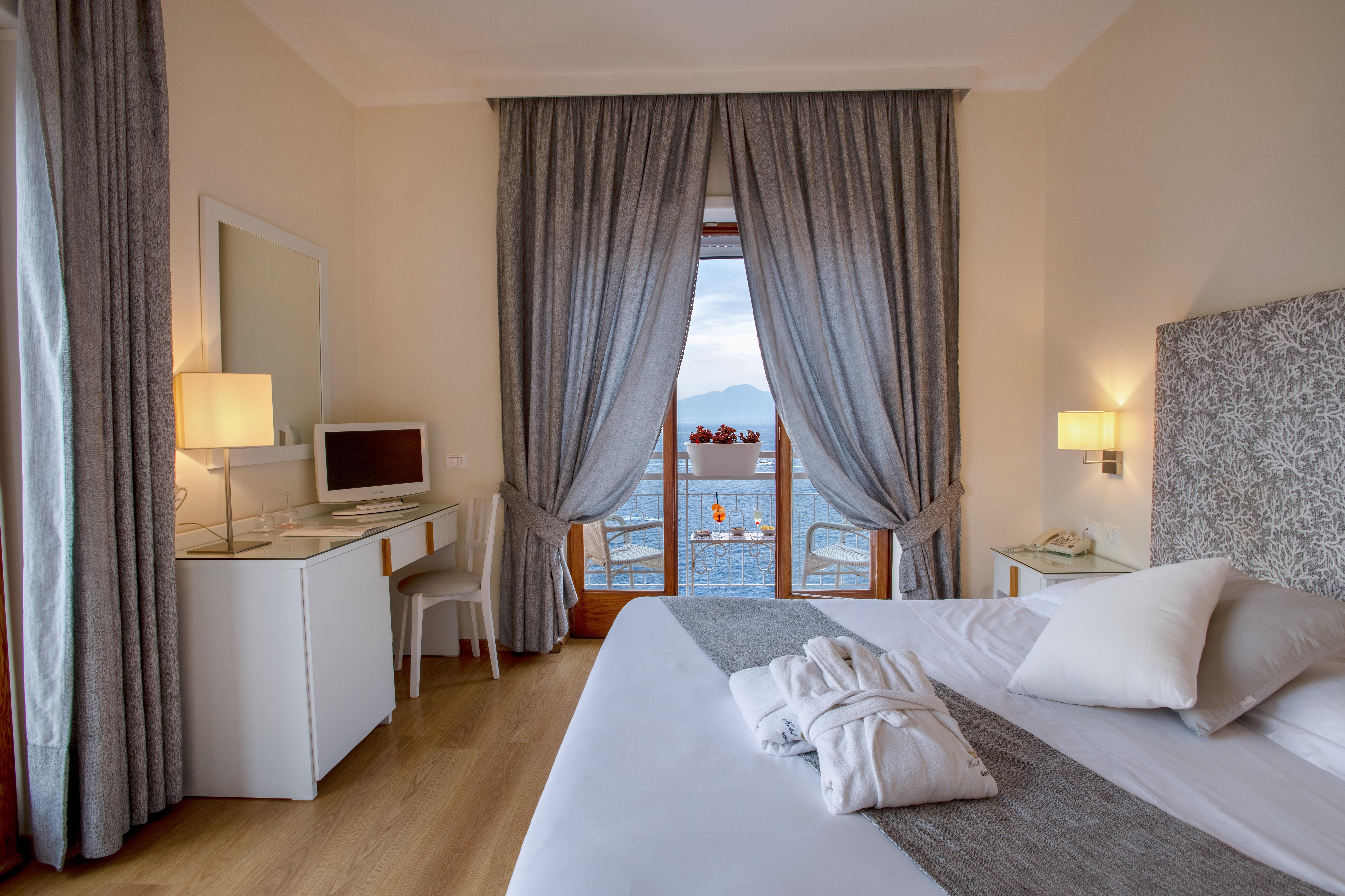 Boutique Hotel Regina Sorrento Exterior foto